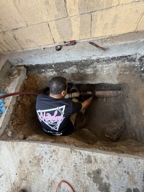 A Marvelous plumber repairs a slab leak
