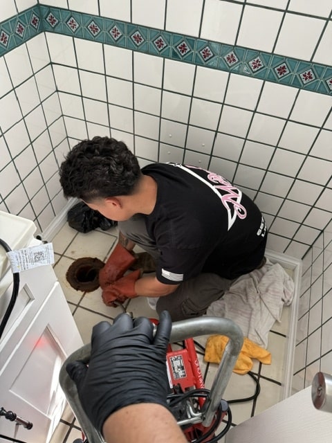 A Marvelous Plumber unclogs a bathroom drain